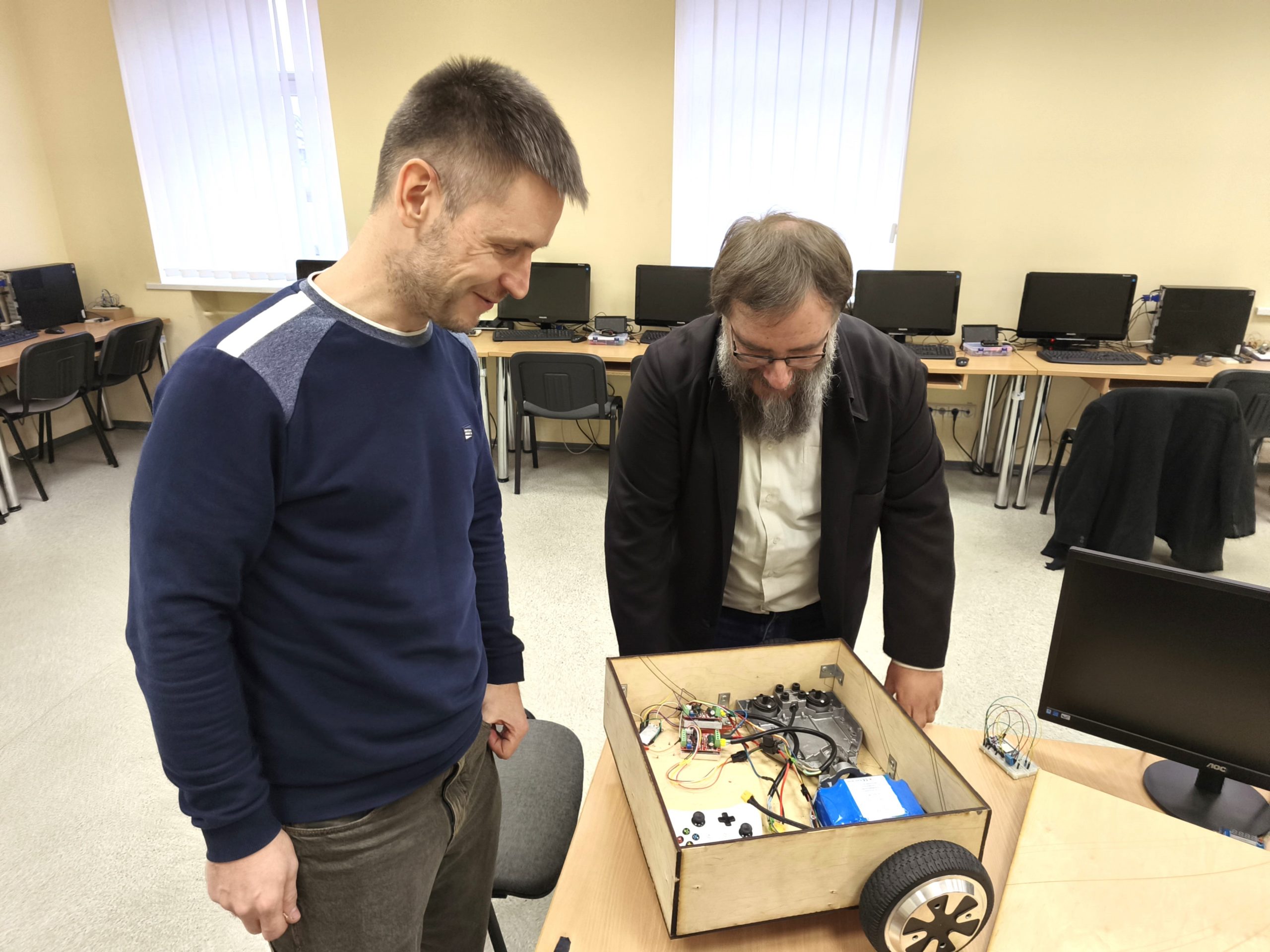 Nuo laboratorijų iki MTEP iniciatyvų: asistento dr. P. Šaulio apsilankymas Šiaulių valstybinėje kolegijoje